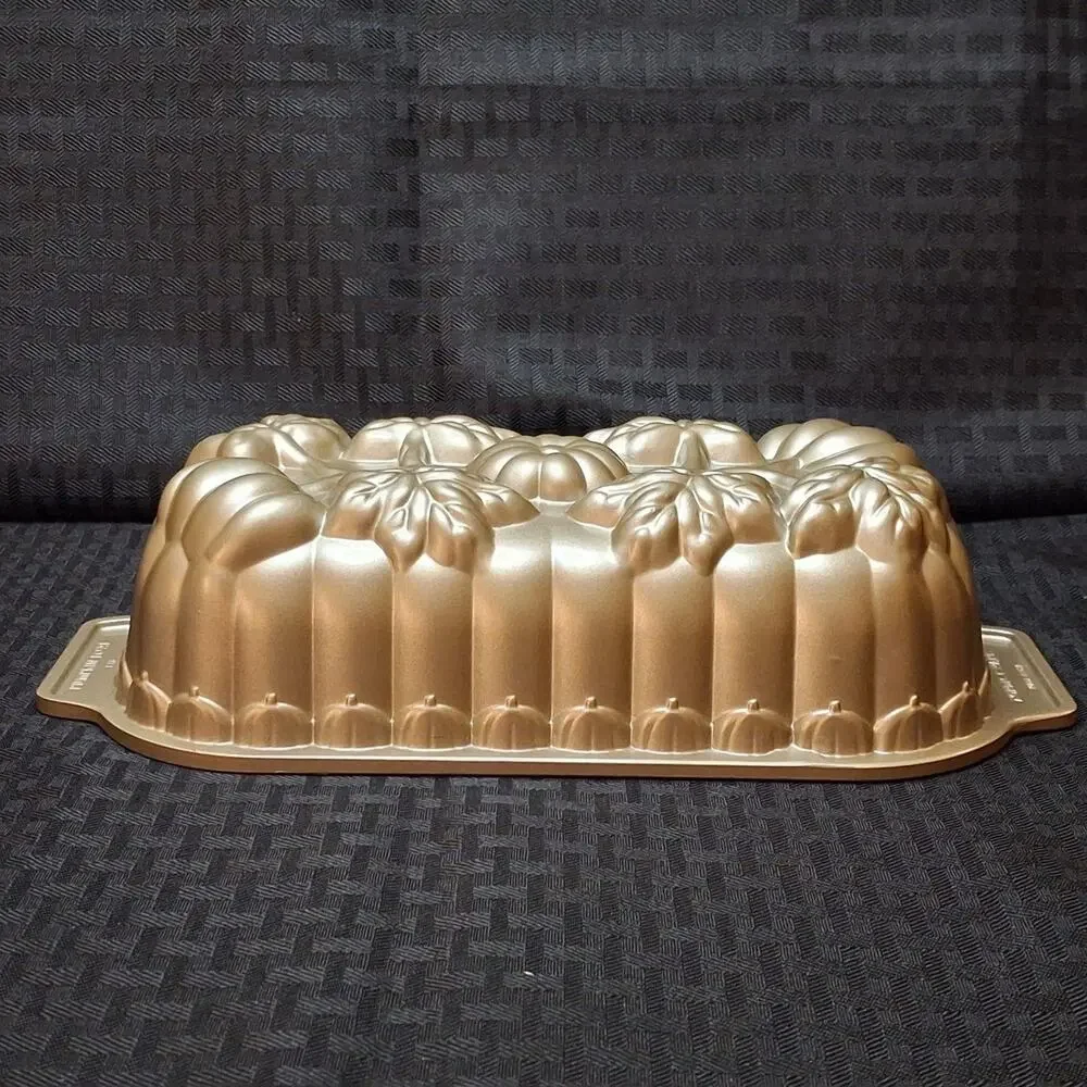 Nordic Ware Pumpkin Loaf Pan 9” x 5” x 2” Bronze EUC
